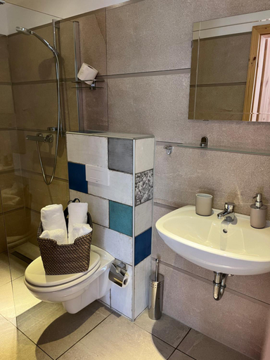 Shower 5, Teichland Linum Apartments, Ostprignitz-Ruppin