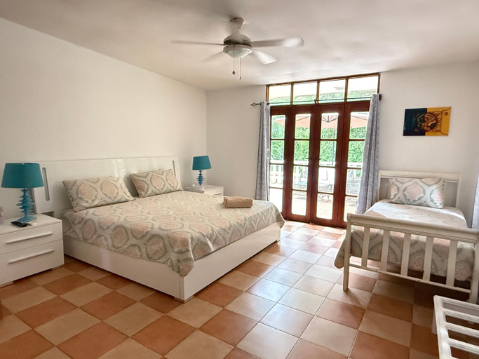 Bedroom 2, Contadora Island Inn, Balboa