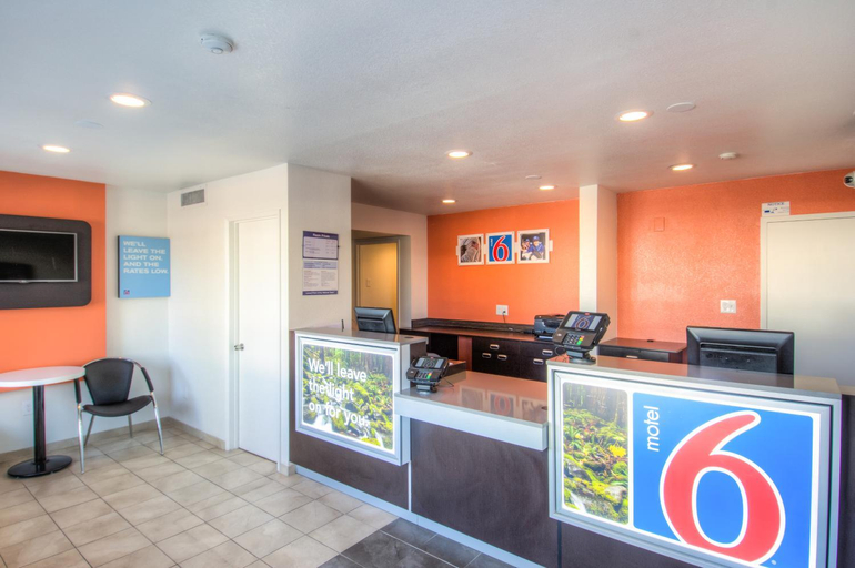 Public Area 2, Motel 6 Redding North, Shasta