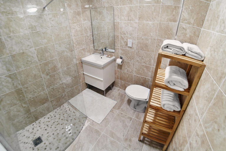 Bathroom, Thistle Apartments - Rose Apartment, Aberdeen