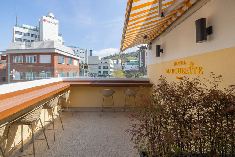 Public Area 5, Hotel Marguerite, Jung