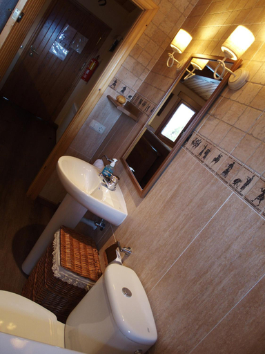 Bathroom 2, Casa Lueza, Huesca
