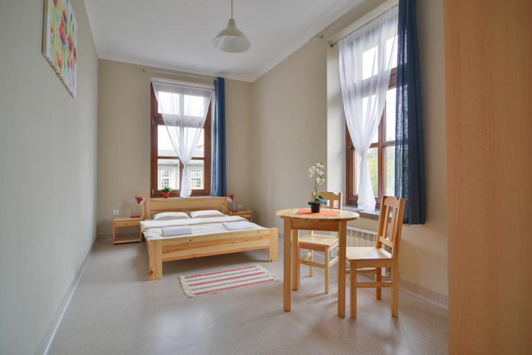 Bedroom, Dom Turysty Pttk W Bielsku Bia Cej, Bielsko-Biała