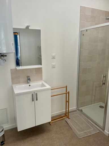 Bathroom 4, Residence Pont a l'Herbe, Nord