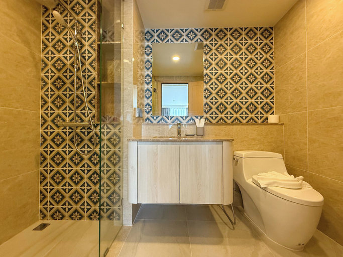 Bathroom, 1BR Condo Near Beach with Pool Gym C235, Pulau Phuket