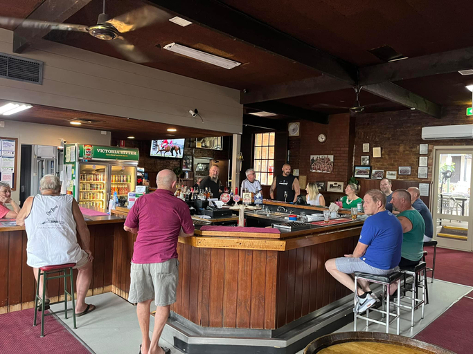 Food & Drinks 2, Wedderburn Hotel, Loddon - South