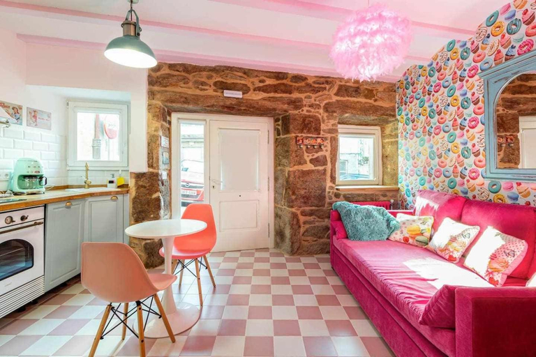 Others 5, La Suite Anos 50. La casa Barbie. Banera, chimenea, A Coruña