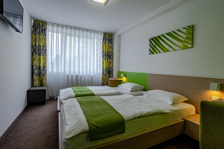 Bedroom 3, Hotel Alibaba, Humenné