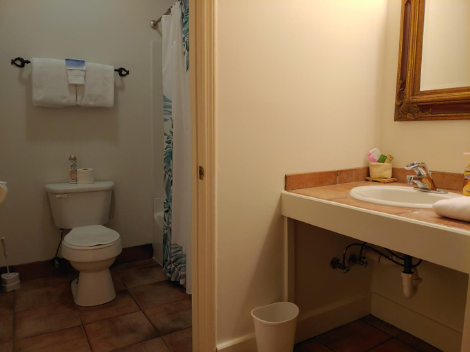 Bathroom 4, McKinley Edwards Inn, Swain