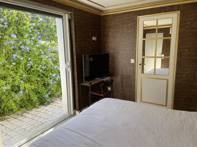 Room 4, Chambre Luxe Piscine Jardin vue Solarium Palmeraie, Bouches-du-Rhône