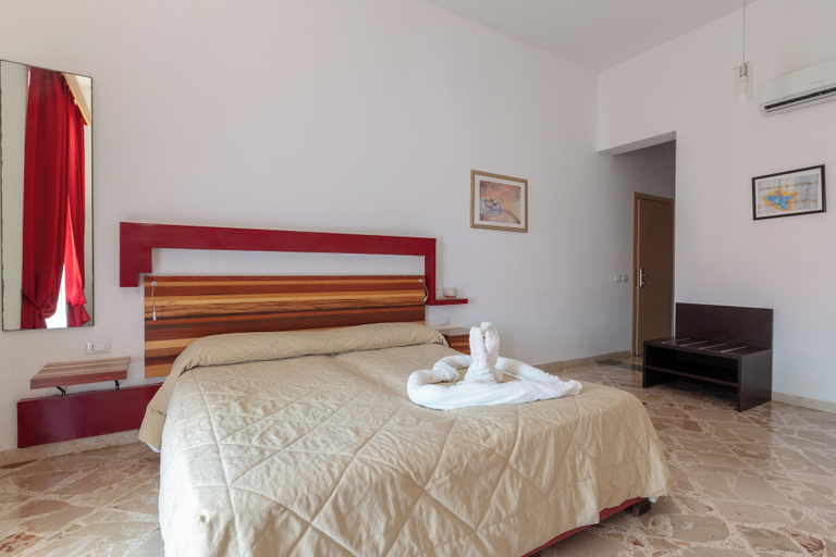 Bedroom 4, Divino Hotel, Trapani