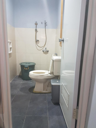 Bathroom, Maninjau Room, Jakarta Pusat