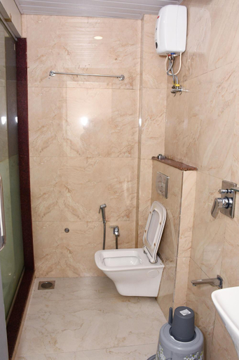 Bathroom 4, Kiwi International,Hotel,Mumbai, Mumbai Suburban