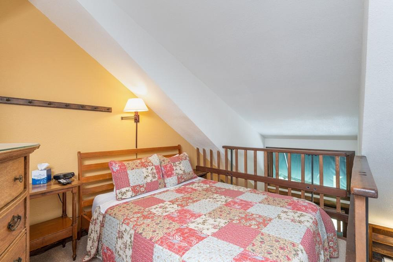 Bedroom 2, Manitou Lodge 10 by Alpine Lodging Telluride, San Miguel