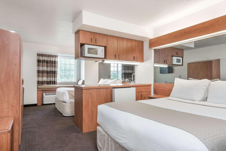 Bedroom 4, Microtel Inn & Suites By Wyndham Rice Lake, Barron