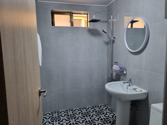 Bathroom 5, Jeju Orasung, Jeju