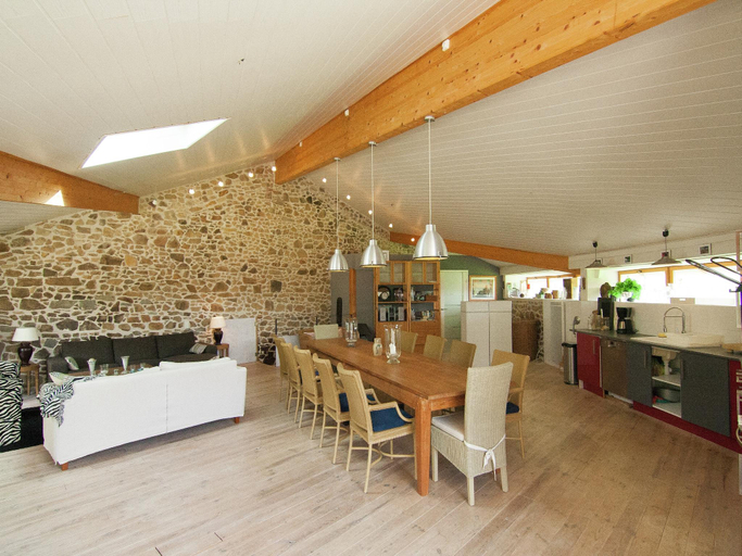 Food & Drinks 4, Cottage in France with Private Terrace, Charente