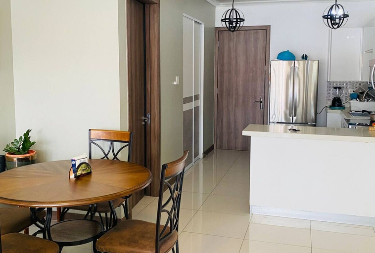 Dining room, 1 Bedroom Mountain Retreat New Kingston