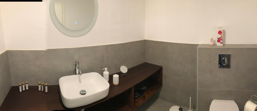 Bathroom 2, La BellaSu House in house, Sutivan