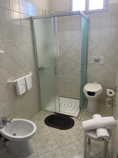 Bathroom 3, Mura Guest Room, Oristano