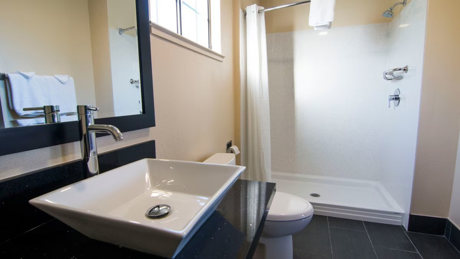 Bathroom 3, Travelodge by Wyndham Vallejo, Solano