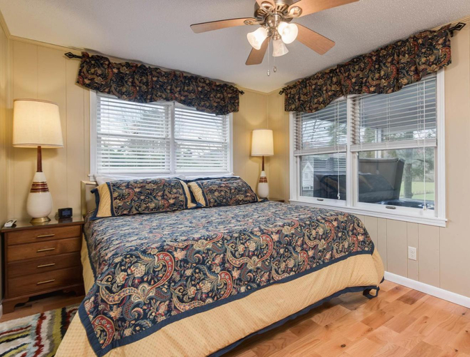 Bedroom 2, Barkwells, Henderson