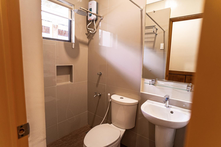 Bathroom 4, Marieli Suites Near Panglao Airport, Panglao
