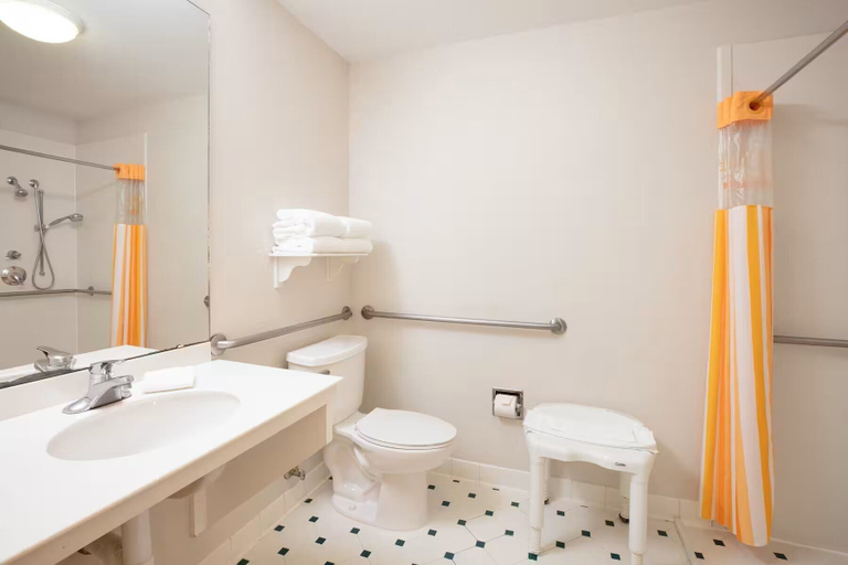 Bathroom 5, La Quinta Inn & Suites by Wyndham Ocala, Marion