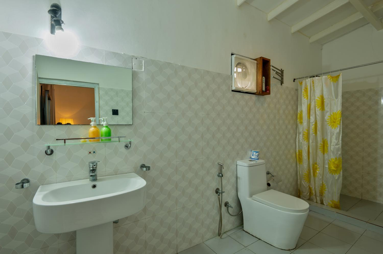 Bathroom 4, The Empyrean Hotel, Katana
