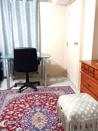 Bedroom 2, Room with private bath across train station, Halton