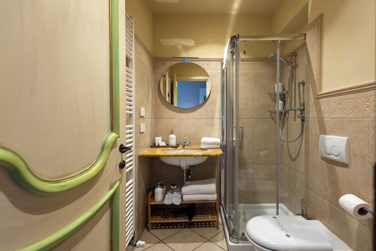 Bathroom 5, Agrisuite Le Querce del Vareglio, Cuneo