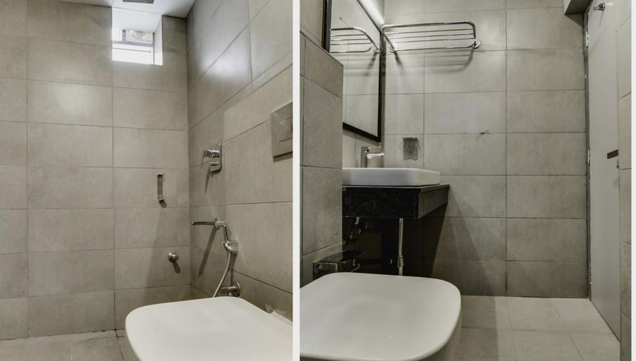 Bathroom, Super Townhouse Gandhi Hall, Indore