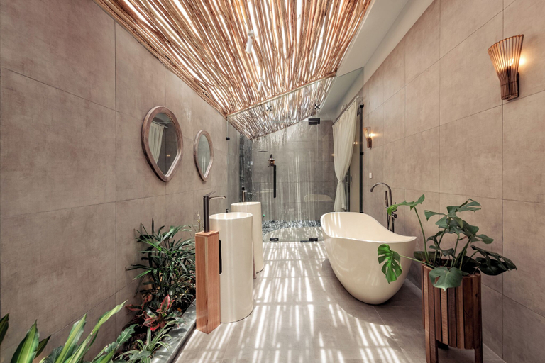Bathroom 3, La Sen Village, Hoa Lư