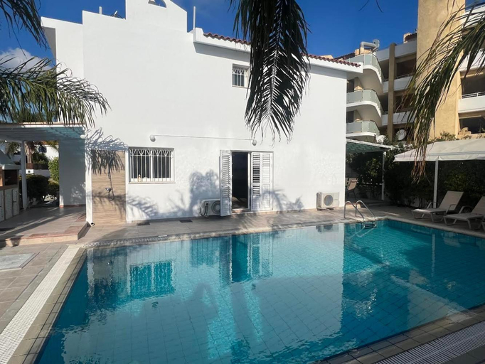 Others 4, Villa Elena
