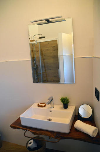 Bathroom 4, Casas Las Hazas, Segovia
