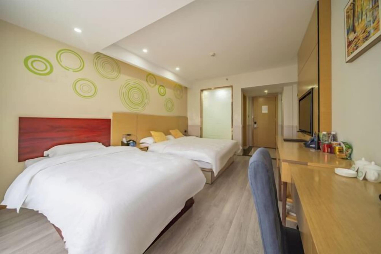 Bedroom 2, The Wall Street Holiday Hotel, Yichun