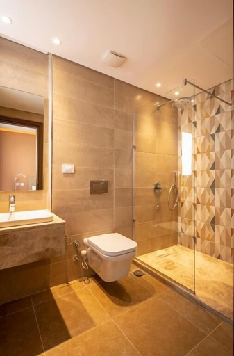 Bathroom 2, Kennah Sakura | 4BR Penthouse & Pool, New Cairo, New Cairo City