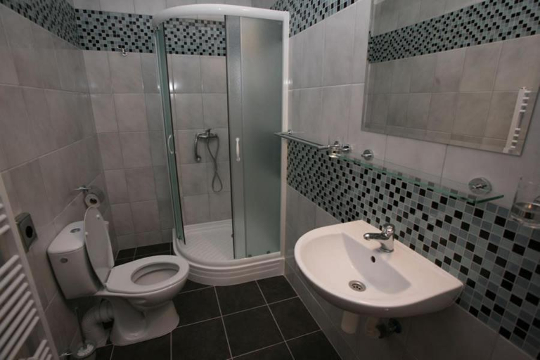 Bathroom 2, Grand hotel/pension, Galanta