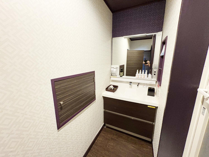 Bathroom 3, WINK, Saijō