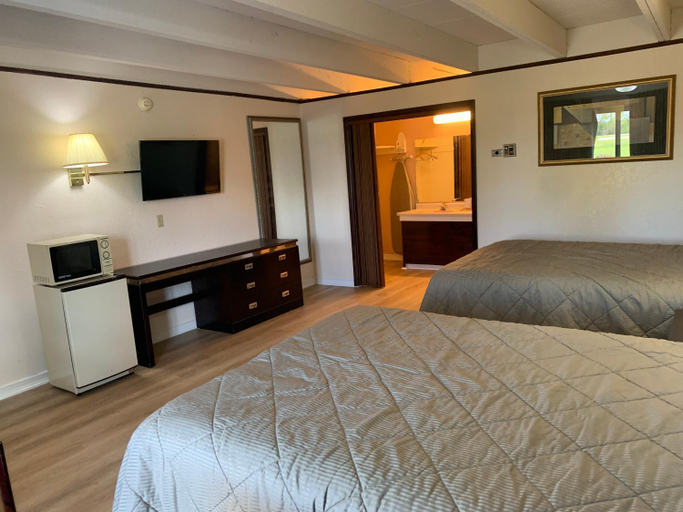 Bedroom, Tollway Inn Beloit, Winnebago