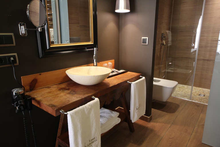 Bathroom 3, La Posada de Mosqueruela, Teruel