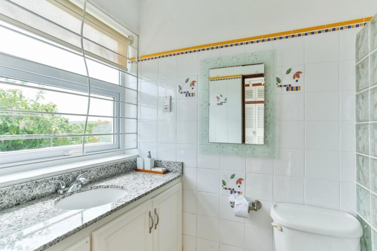 Bathroom 4, Hilltop Villa with great views out to sea - Villa Cadasse villa