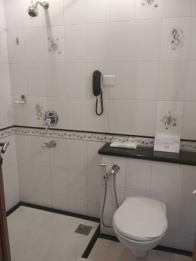 Bathroom 5, Hindustan Beach Retreat, Thiruvananthapuram