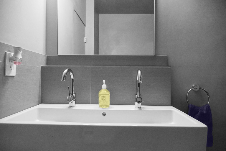 Bathroom 3, Hollywood Guesthouse, Los Angeles