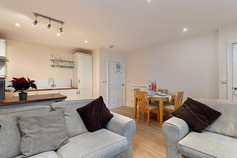 Others 3, Park Place Court - Close to Beach with Parking, Pembrokeshire