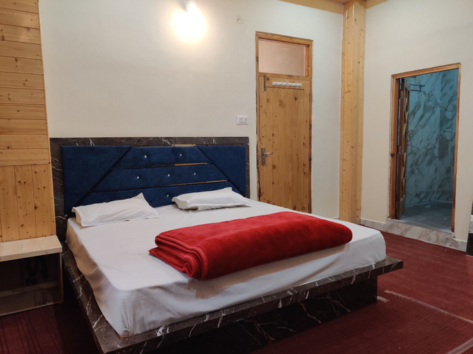 Bedroom 3, Majestic Mountain Bhaiji Guest House, Kullu