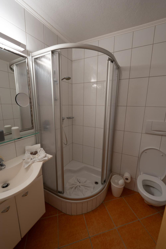 Bathroom 5, Alpenhotel Regina, Landeck