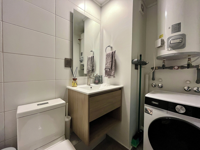 Bathroom 5, Santa Elvira Apartments, Cordillera