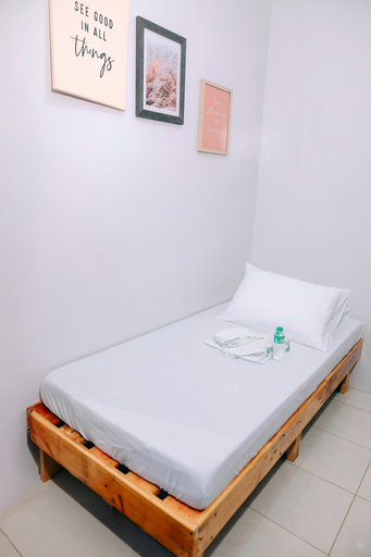 Bedroom 5, RedDoorz near Mariners Legazpi, Legazpi City