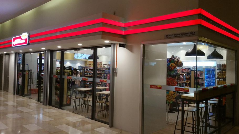 Food & Drinks, M City Duplex with KLCC Lake View, infinity pool, Gombak